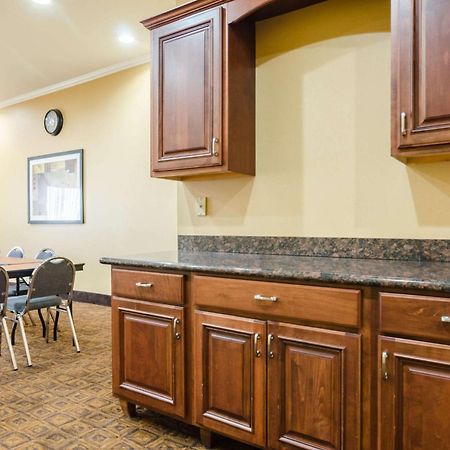 Comfort Suites Salina South Buitenkant foto