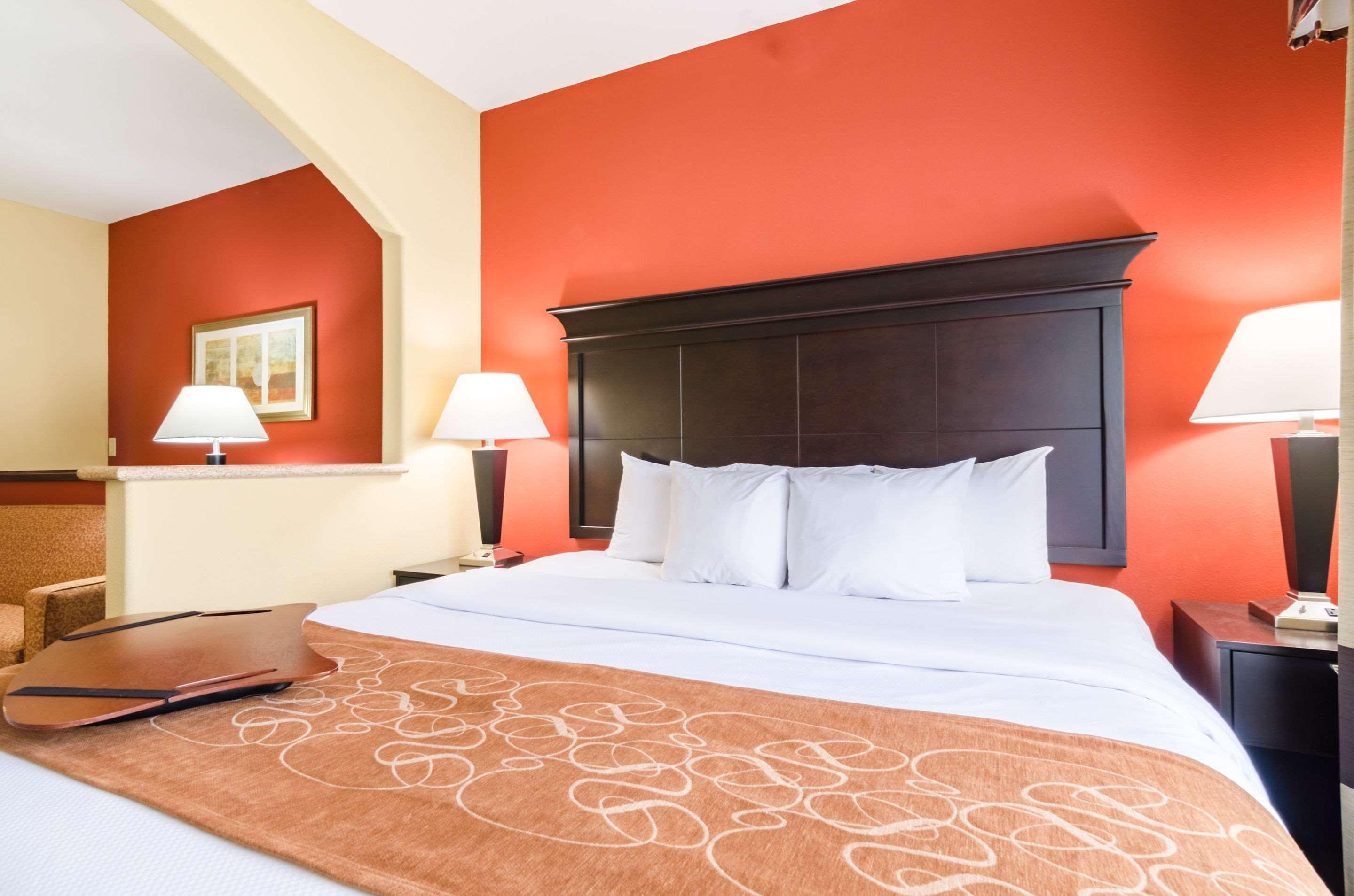 Comfort Suites Salina South Buitenkant foto