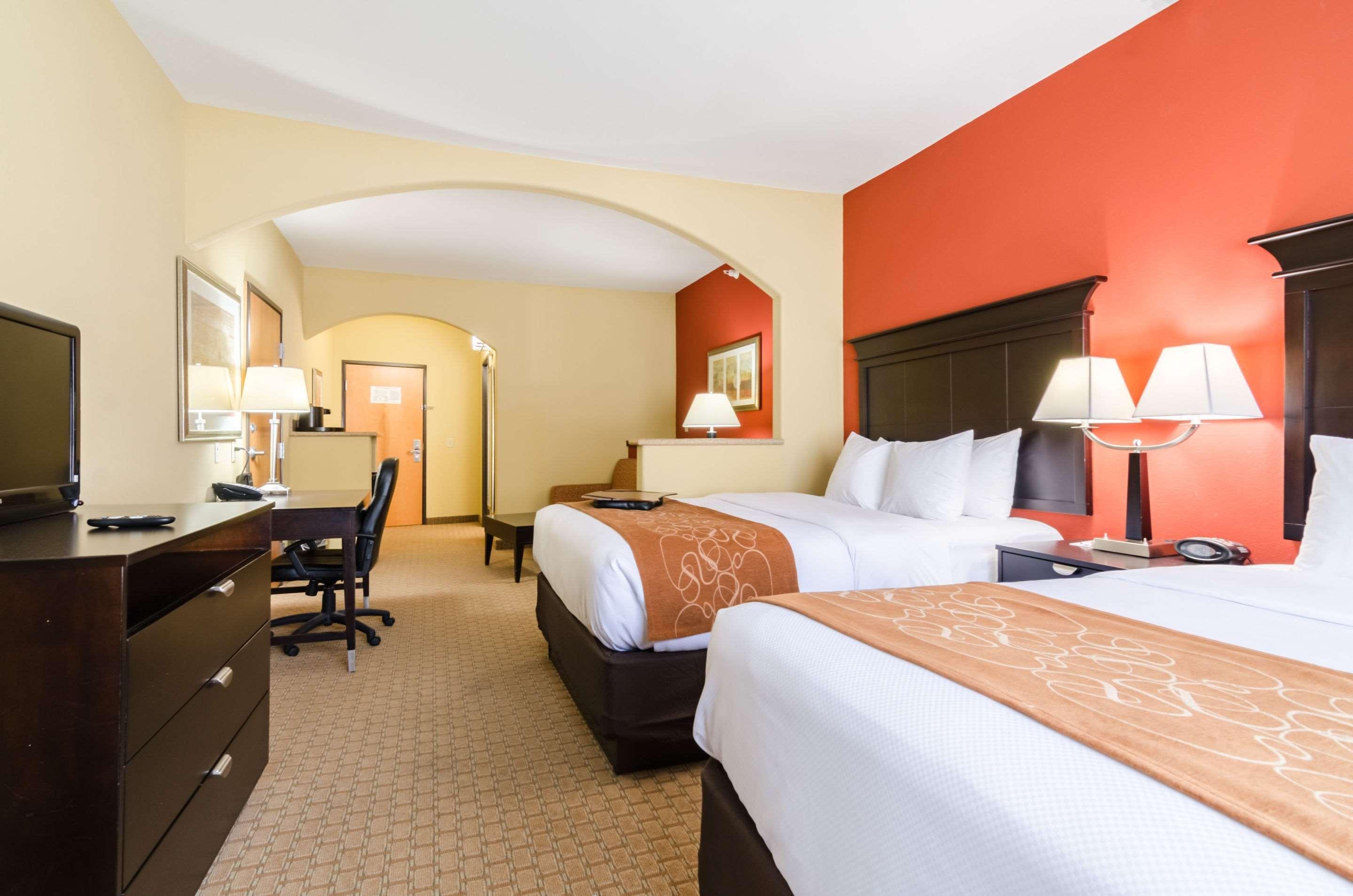 Comfort Suites Salina South Buitenkant foto