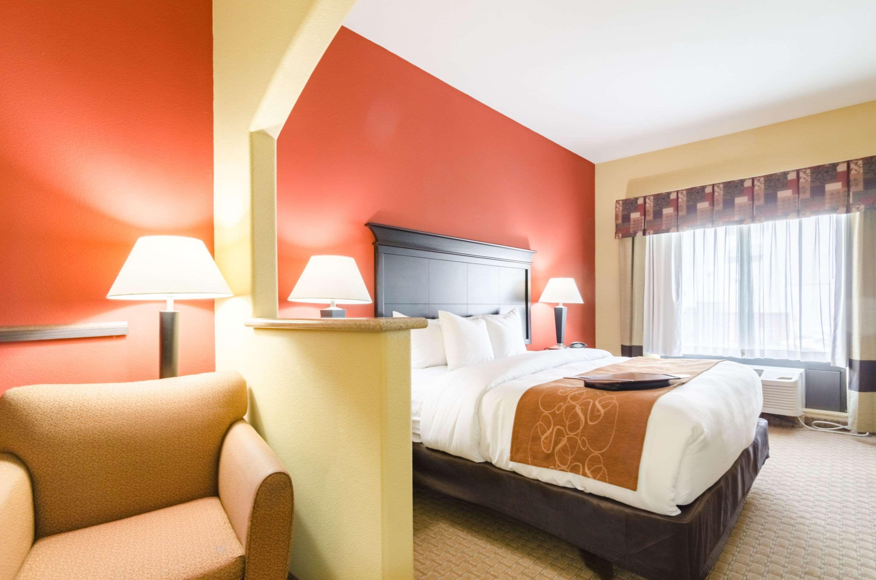 Comfort Suites Salina South Buitenkant foto