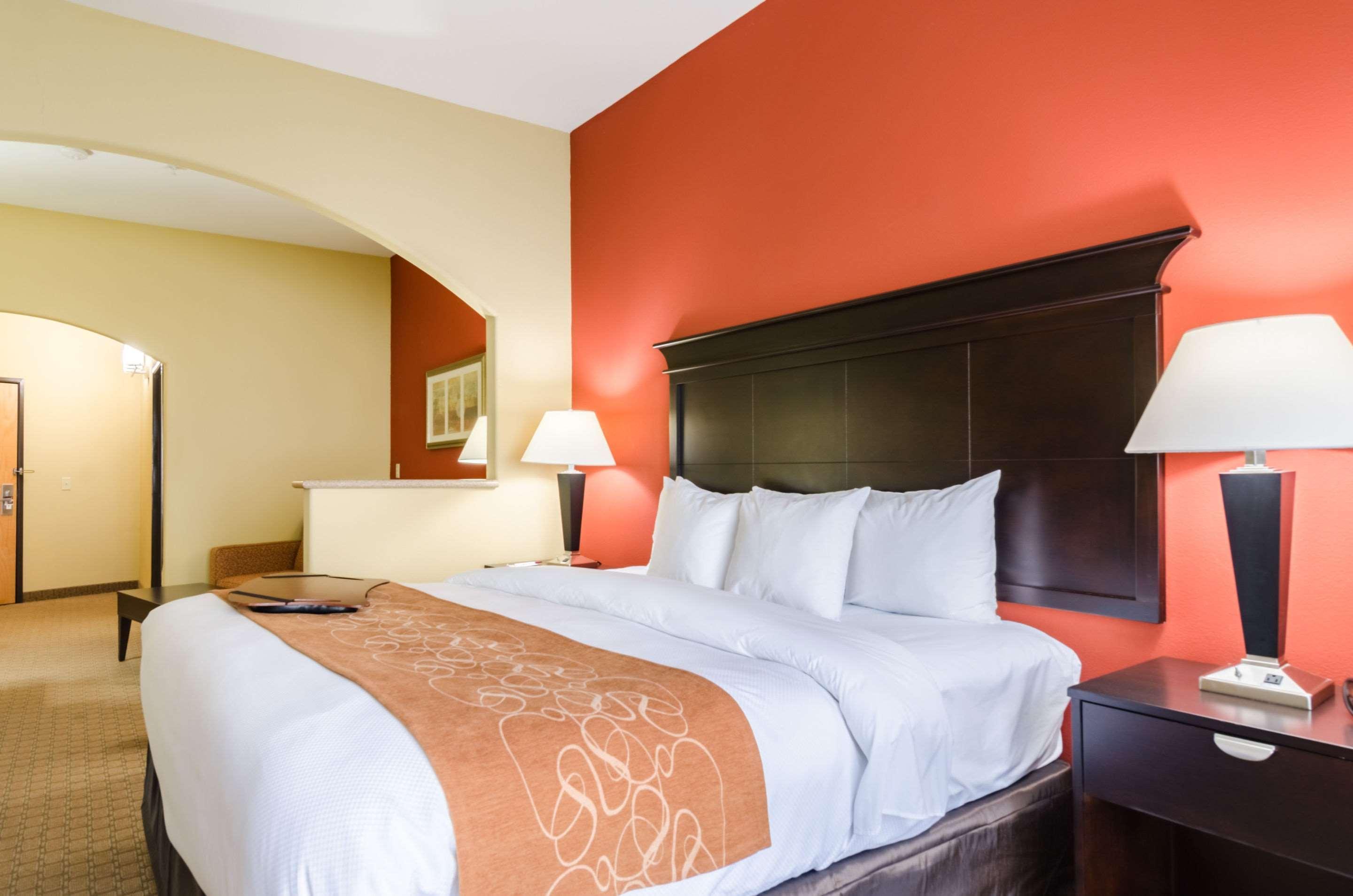 Comfort Suites Salina South Buitenkant foto