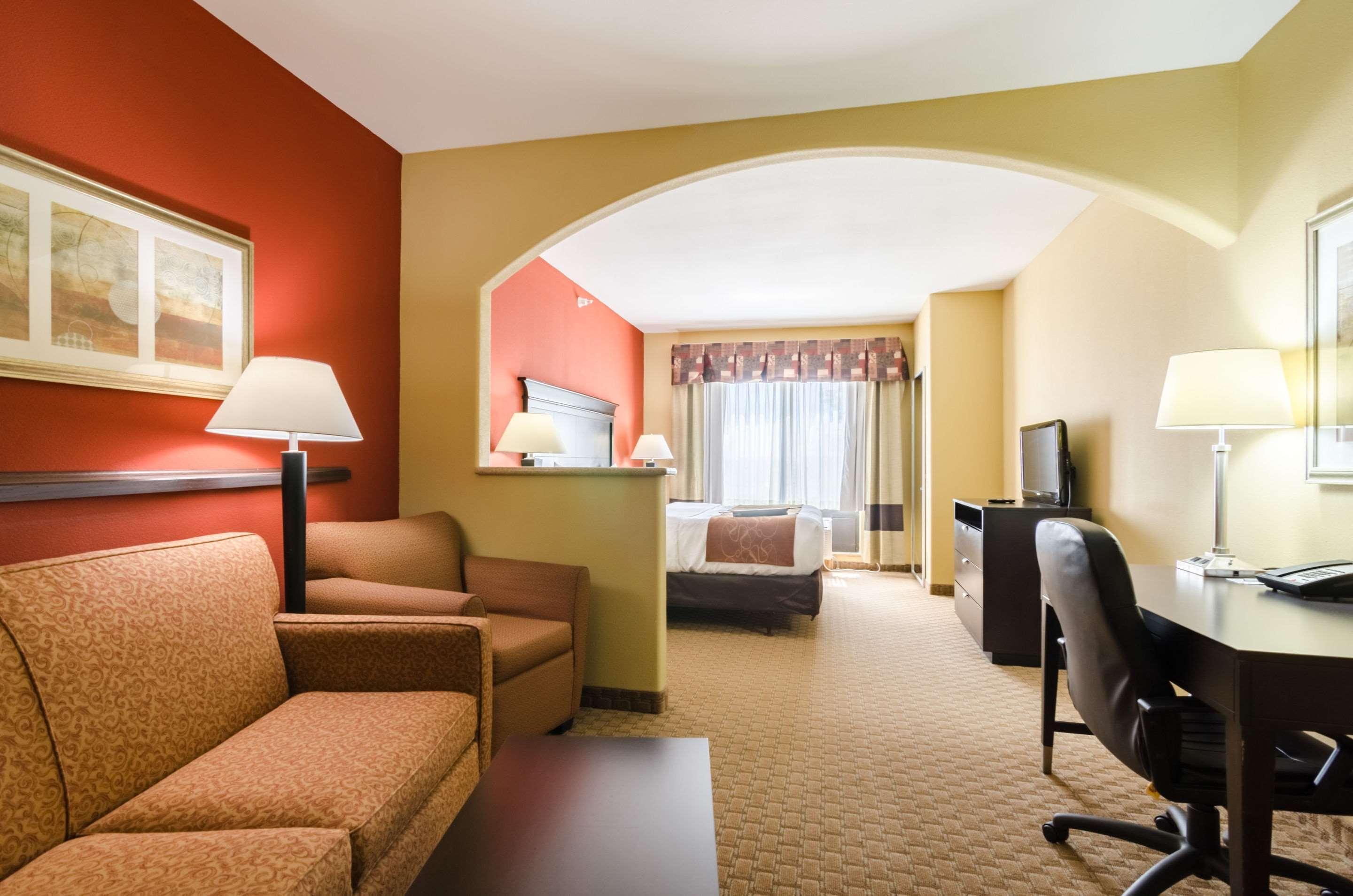 Comfort Suites Salina South Buitenkant foto