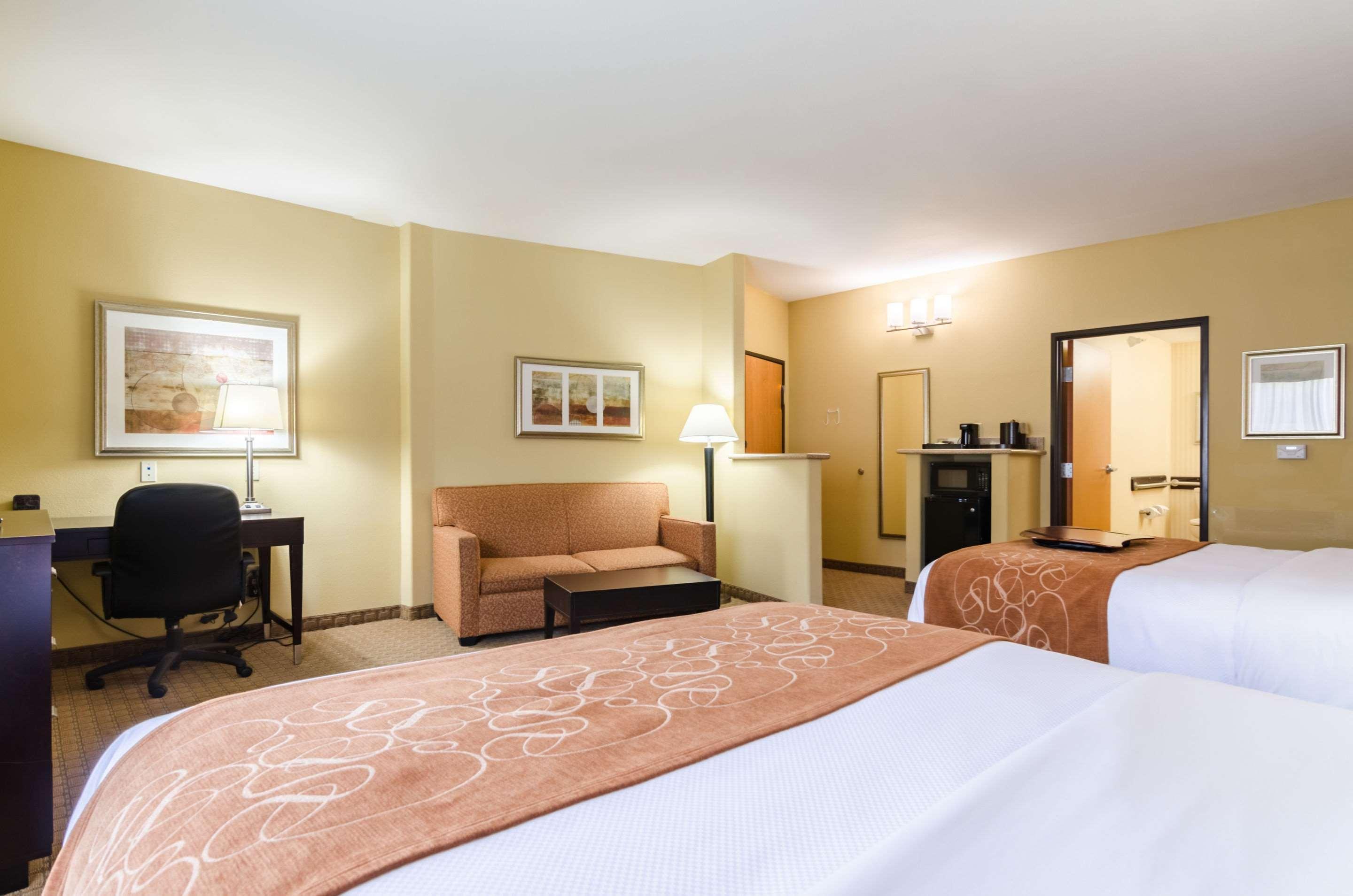 Comfort Suites Salina South Buitenkant foto