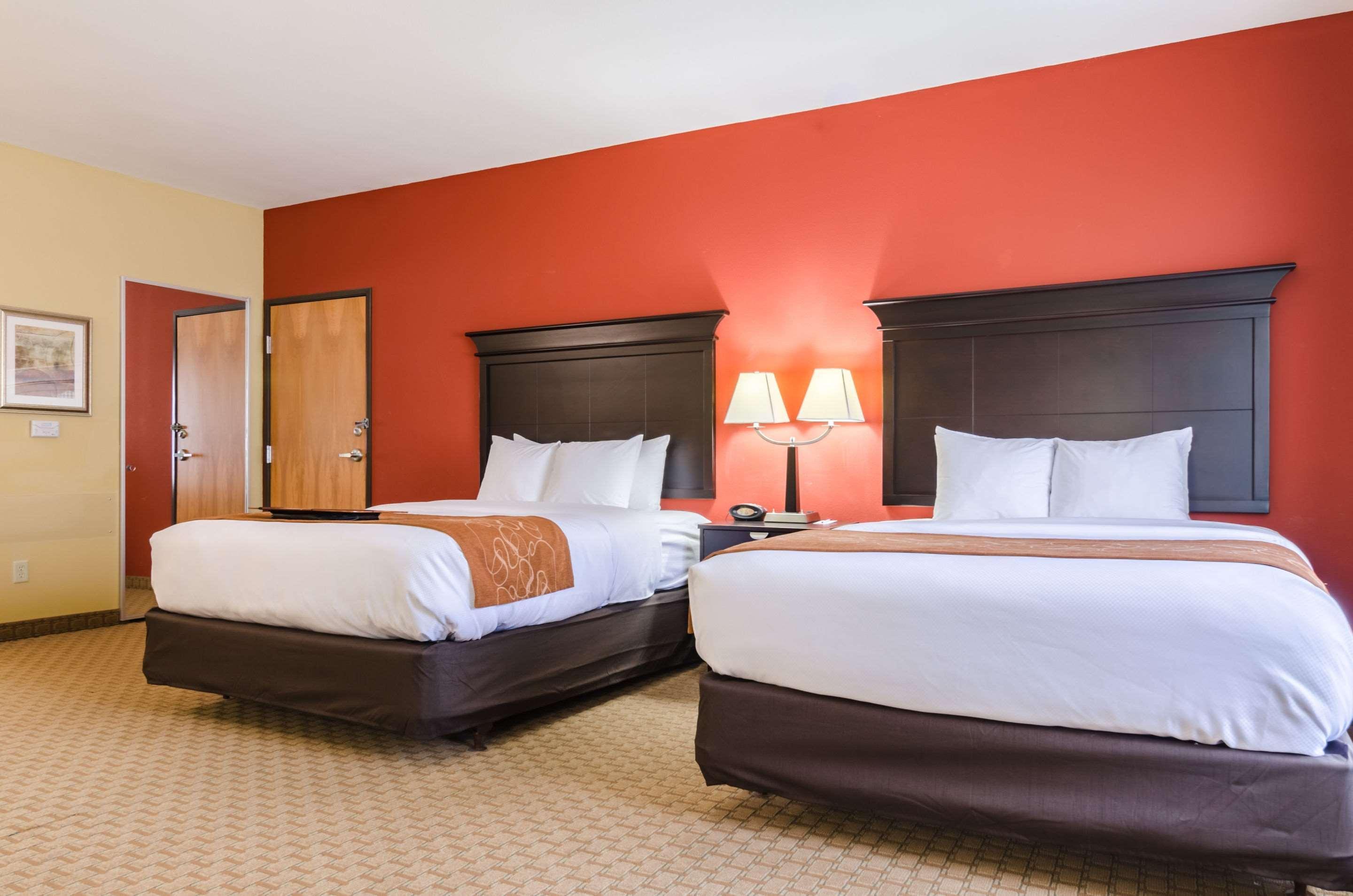 Comfort Suites Salina South Buitenkant foto