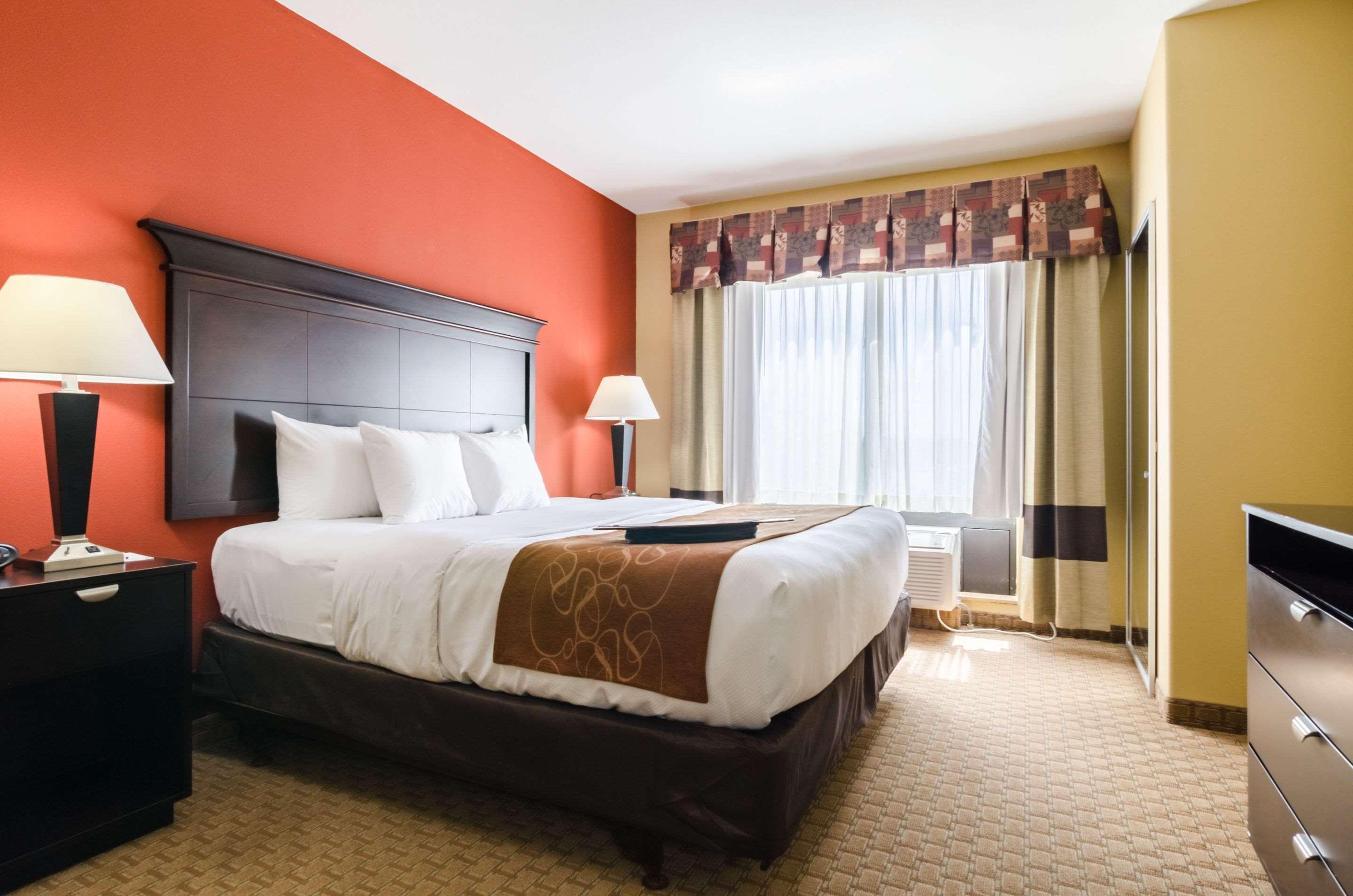Comfort Suites Salina South Buitenkant foto