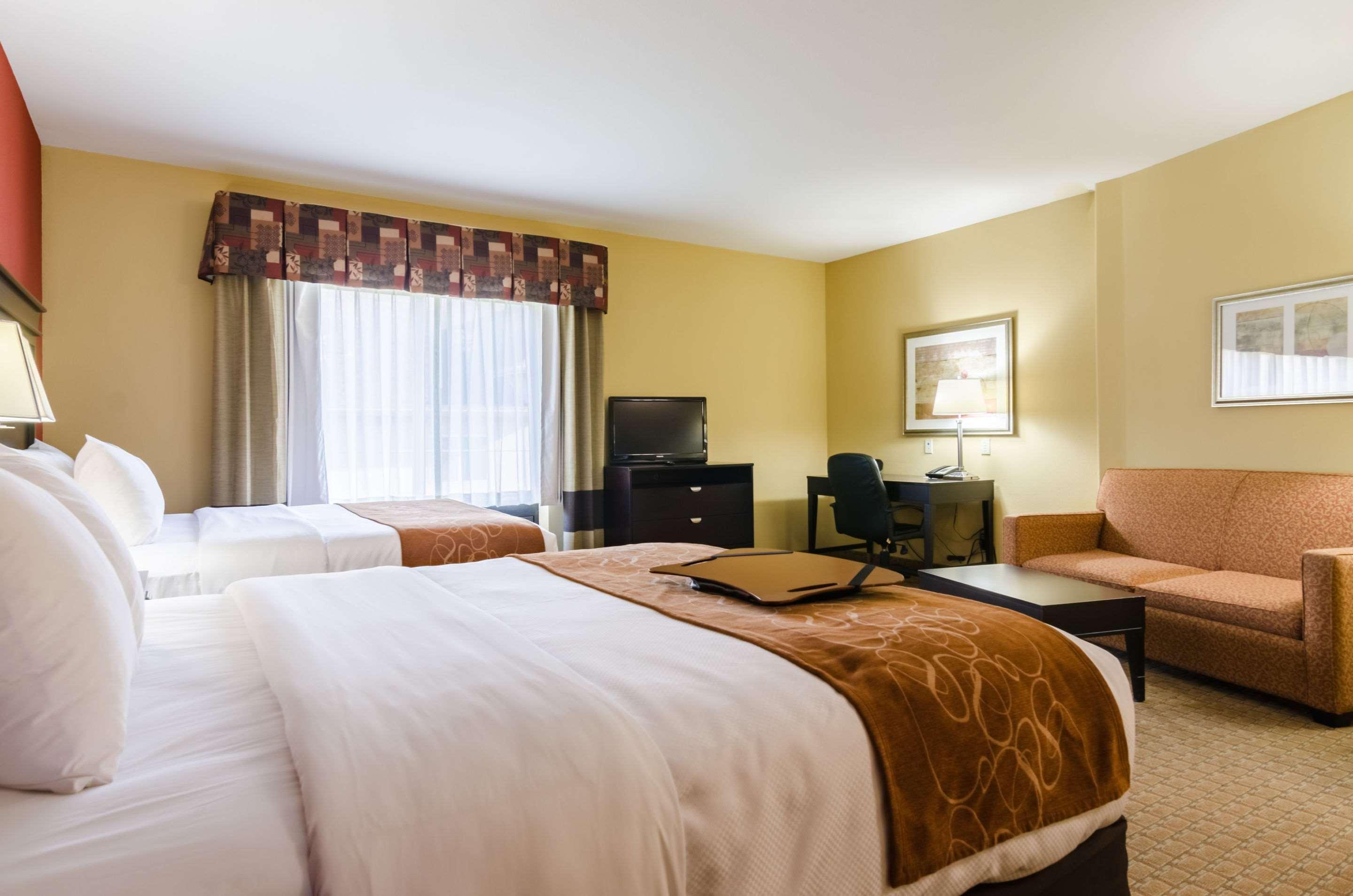 Comfort Suites Salina South Buitenkant foto