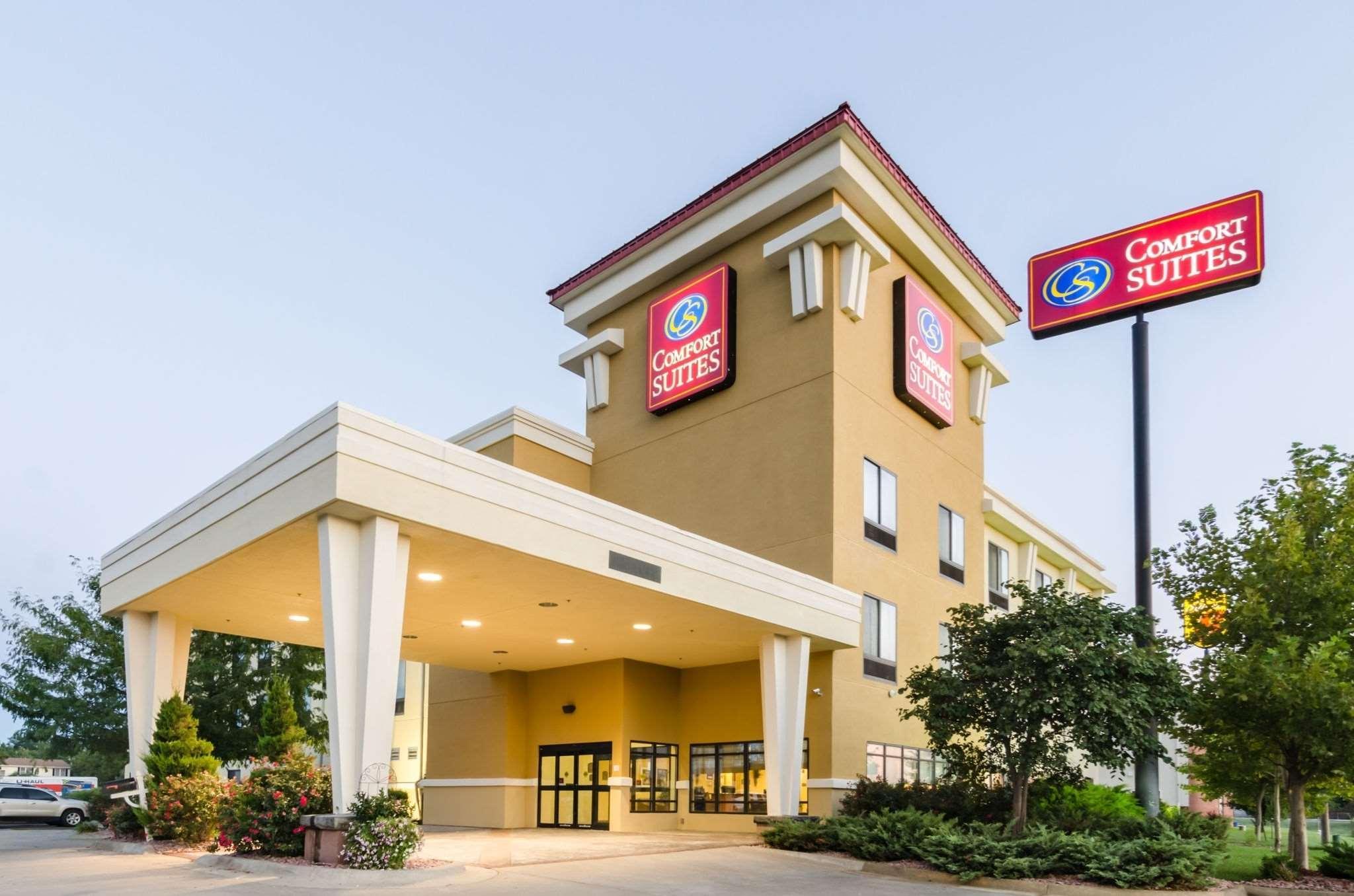 Comfort Suites Salina South Buitenkant foto