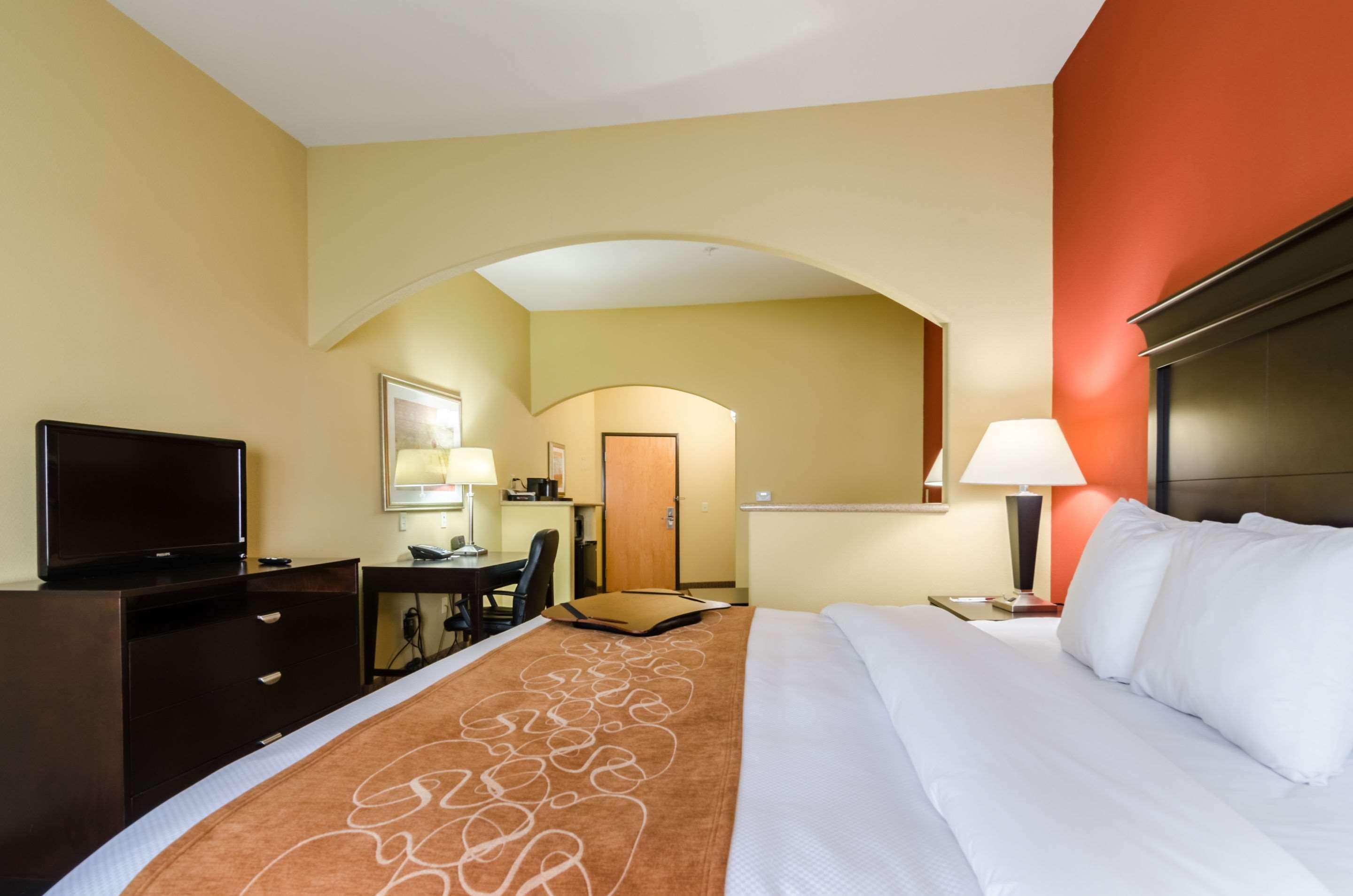Comfort Suites Salina South Buitenkant foto