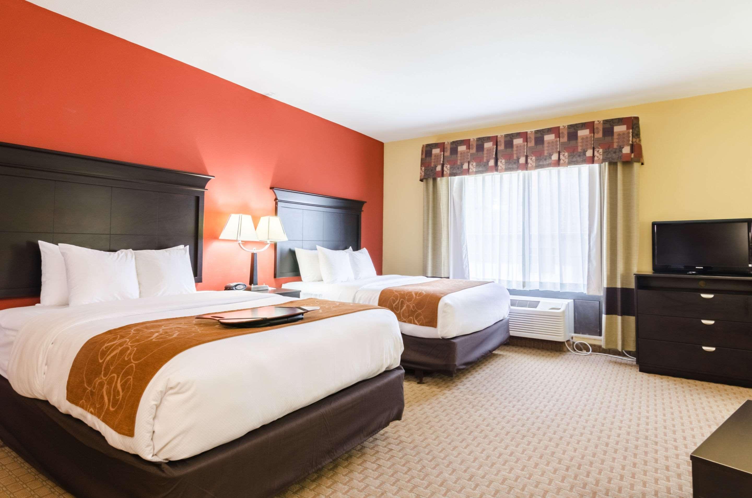Comfort Suites Salina South Buitenkant foto