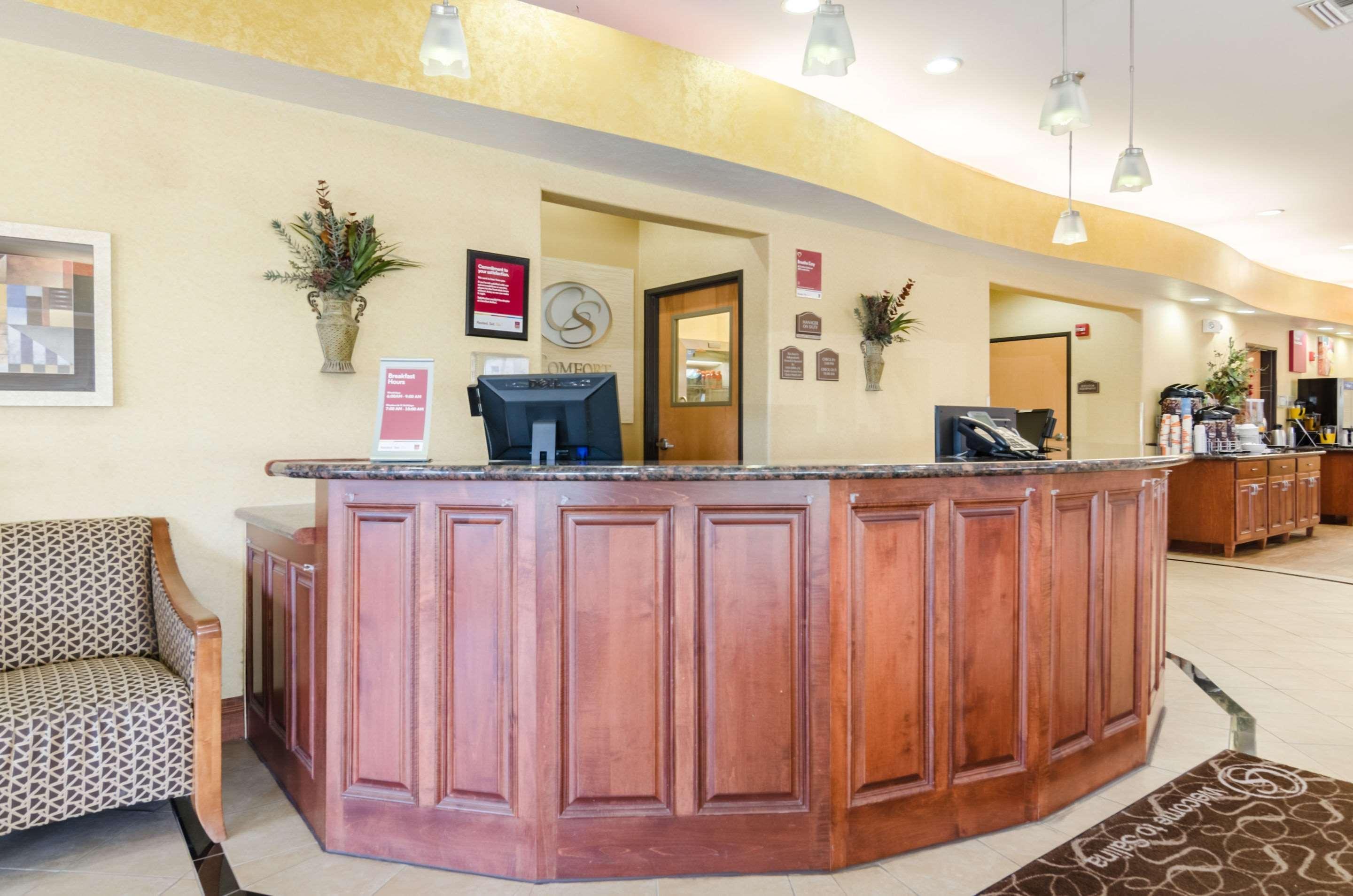 Comfort Suites Salina South Buitenkant foto