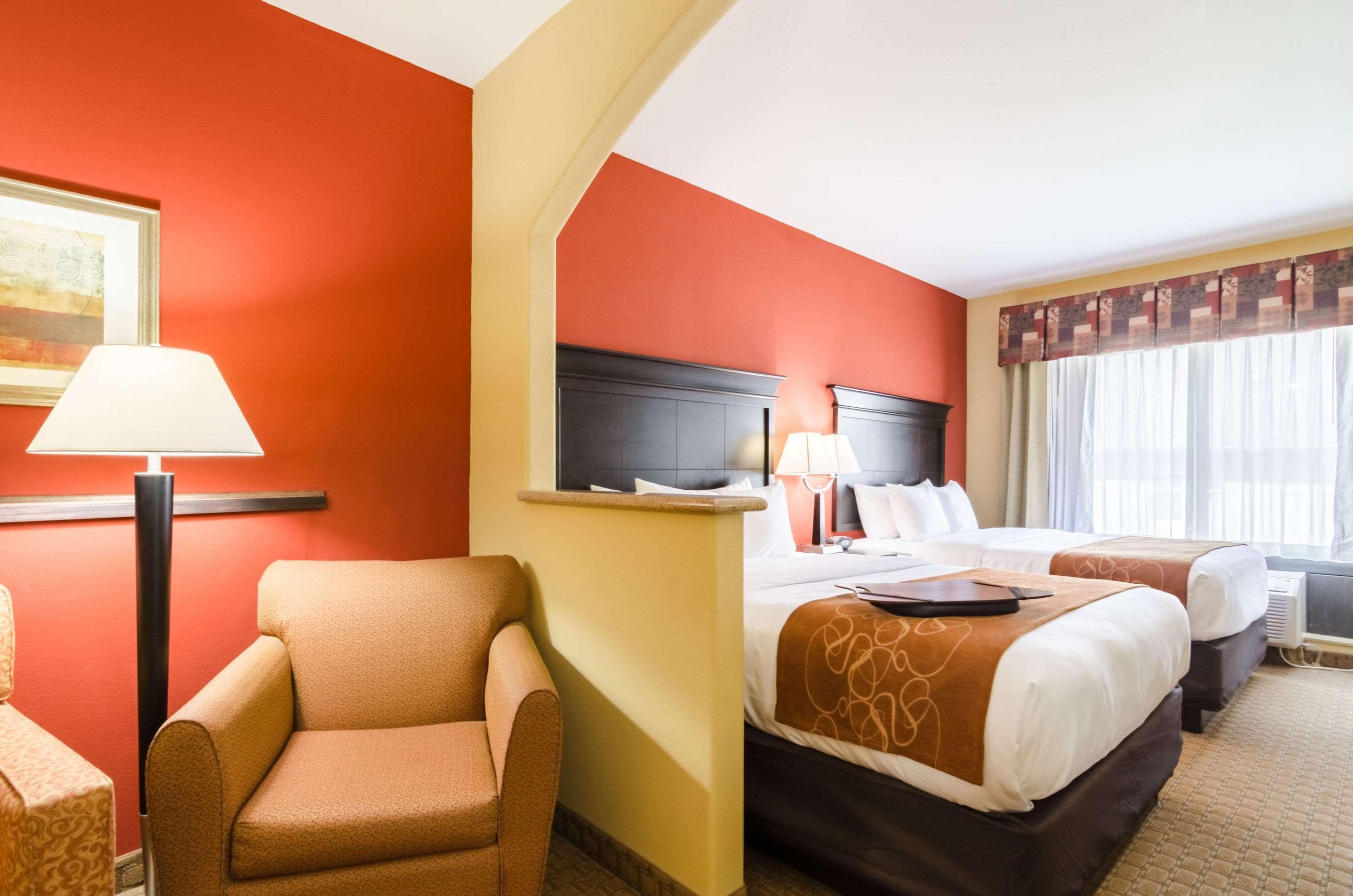 Comfort Suites Salina South Buitenkant foto