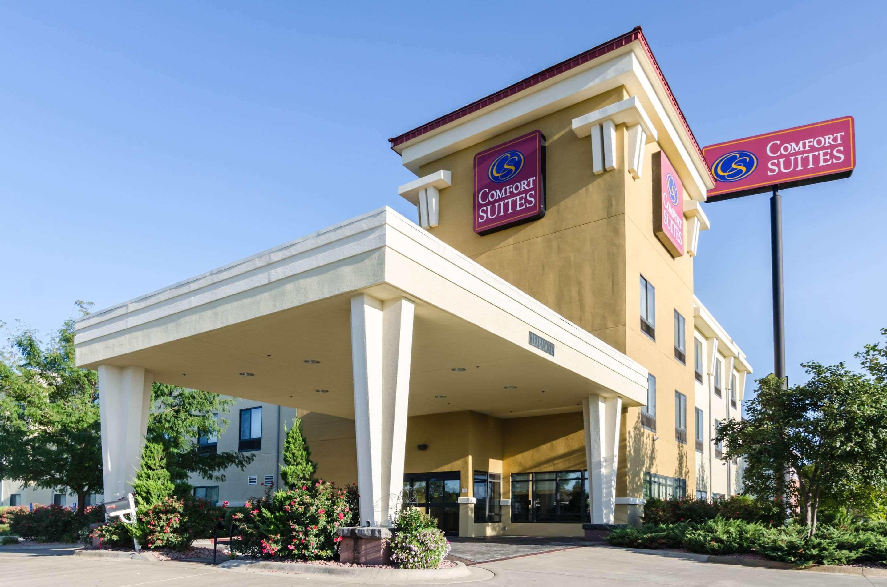 Comfort Suites Salina South Buitenkant foto