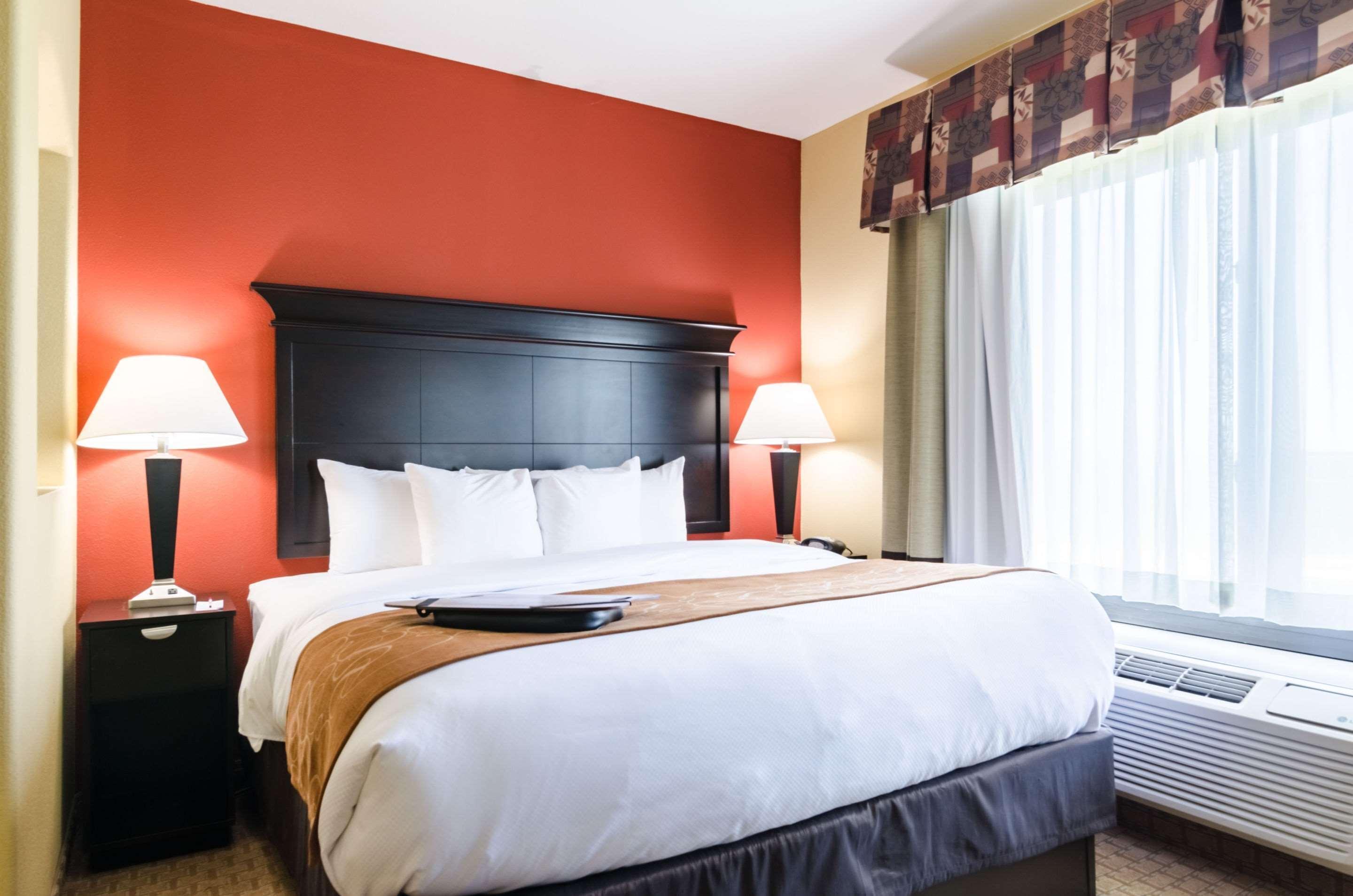 Comfort Suites Salina South Buitenkant foto