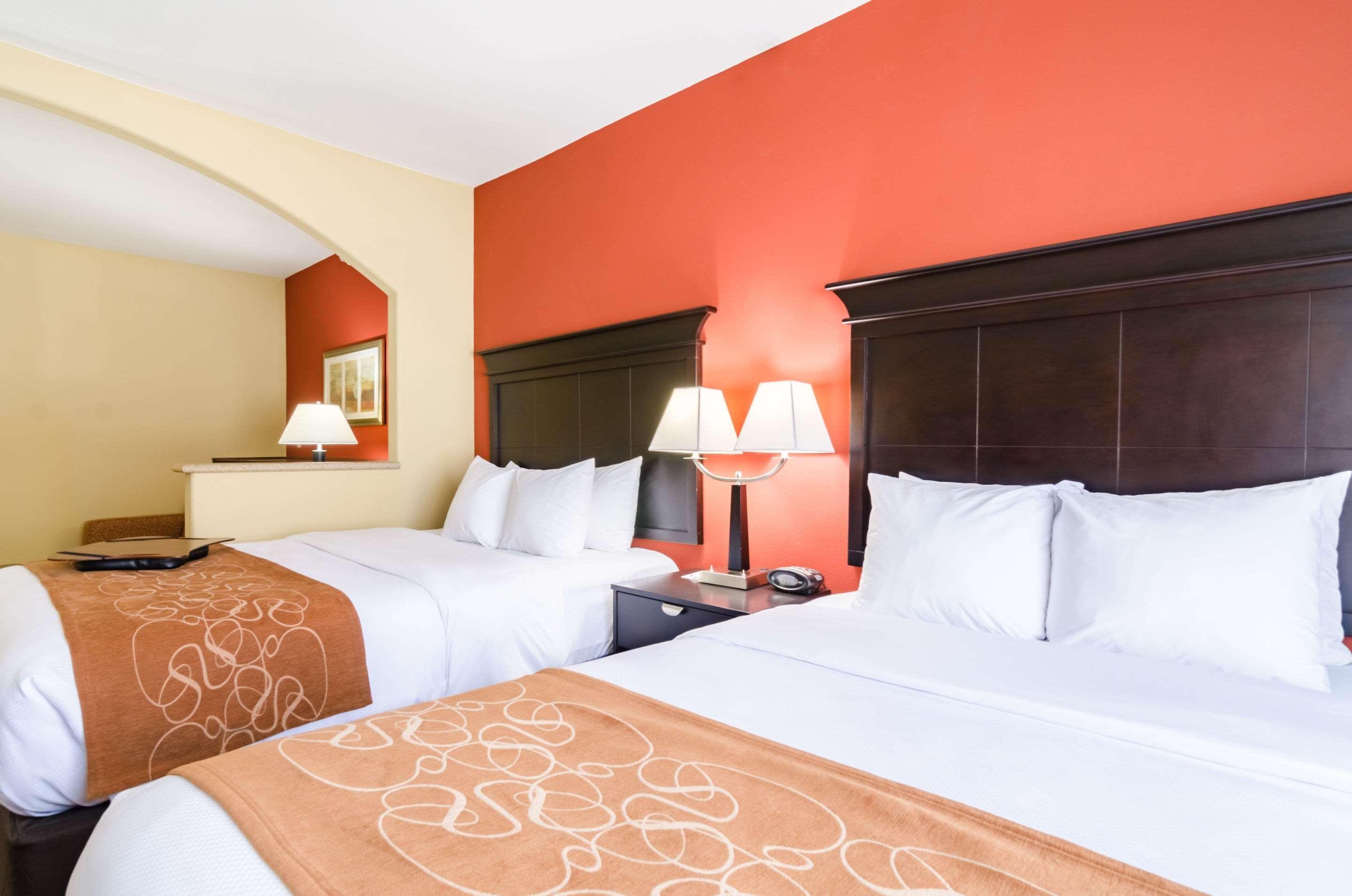 Comfort Suites Salina South Buitenkant foto