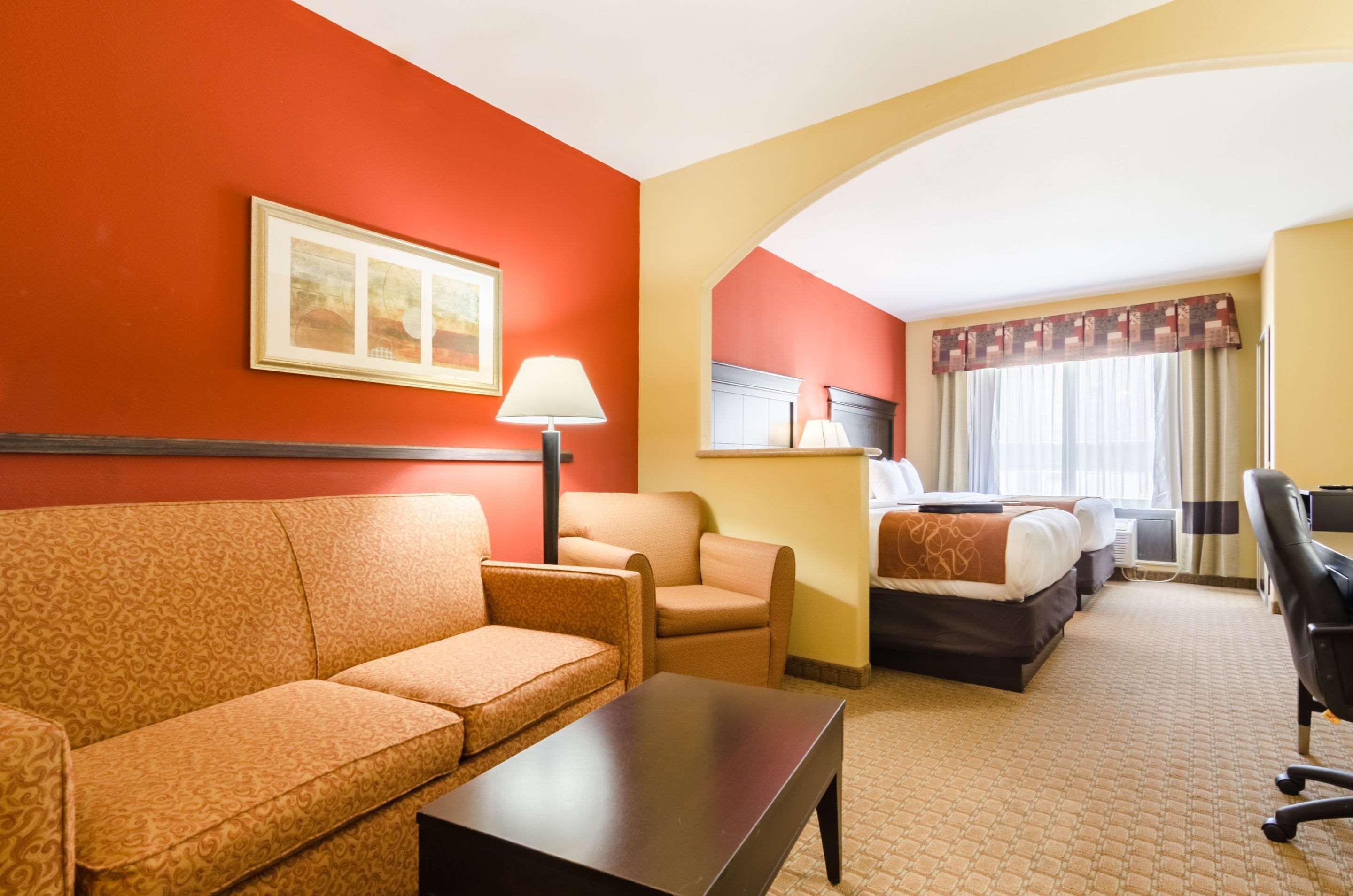 Comfort Suites Salina South Buitenkant foto