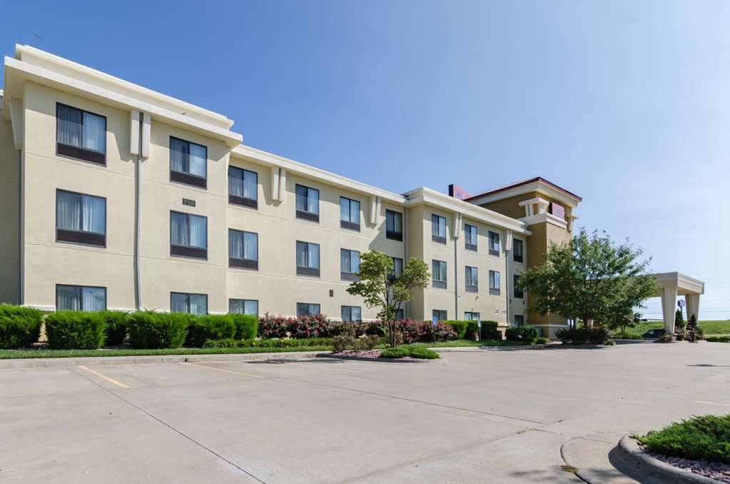 Comfort Suites Salina South Buitenkant foto